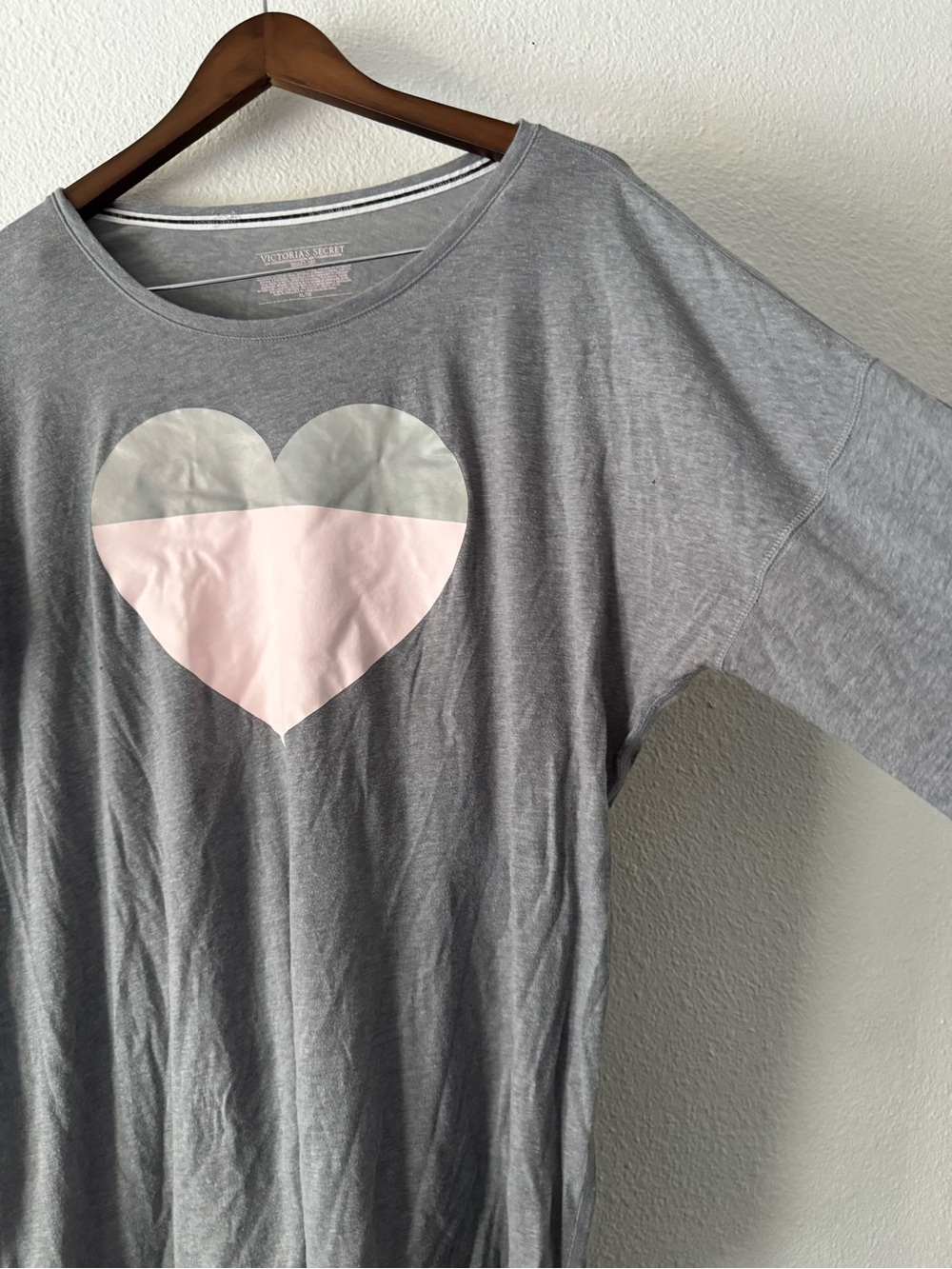 Victoria’s Secret XL Grey Pink Heart Sleep Lounge Tee Cozy Loungewear Sleepwear - Picture 4 of 12